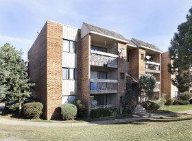 1301 E Ports O Call Dr in Palatine, IL - Building Photo
