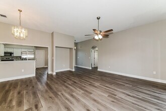 7141 40th Ln E in Sarasota, FL - Building Photo - Building Photo