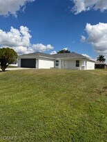 2817 NE 4th Ave in Cape Coral, FL - Building Photo