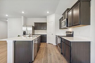 718 Buttercup Dr in Pilot Point, TX - Building Photo - Building Photo
