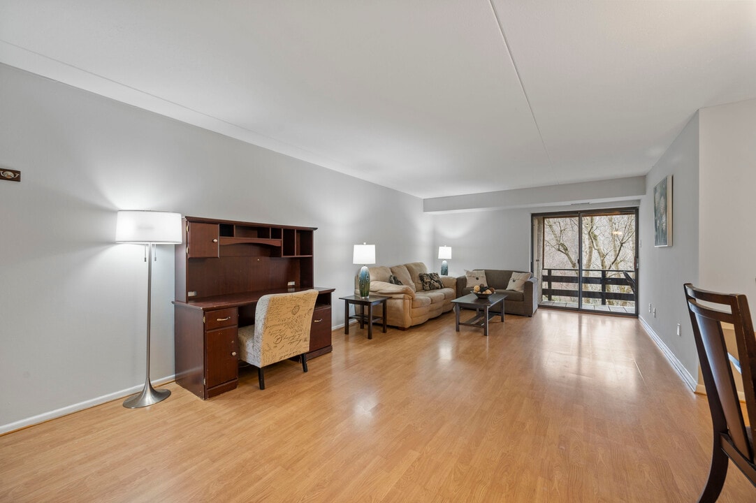 253 Shawmont Ave, Unit 253F in Philadelphia, PA - Building Photo