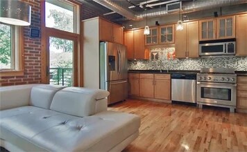 640 Glen Iris Dr NE, Unit 617 in Atlanta, GA - Foto de edificio - Building Photo