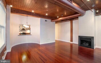 105 S 18th St in Philadelphia, PA - Building Photo - Building Photo