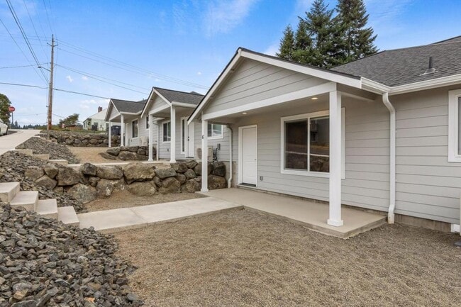 303 E Broadway Ave in Montesano, WA - Building Photo - Building Photo