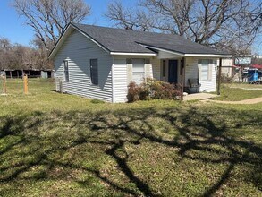 700 Greg St in Azle, TX - Building Photo - Building Photo