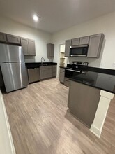 1741-1743 S Hickory Creek Ct in Wichita, KS - Foto de edificio - Building Photo