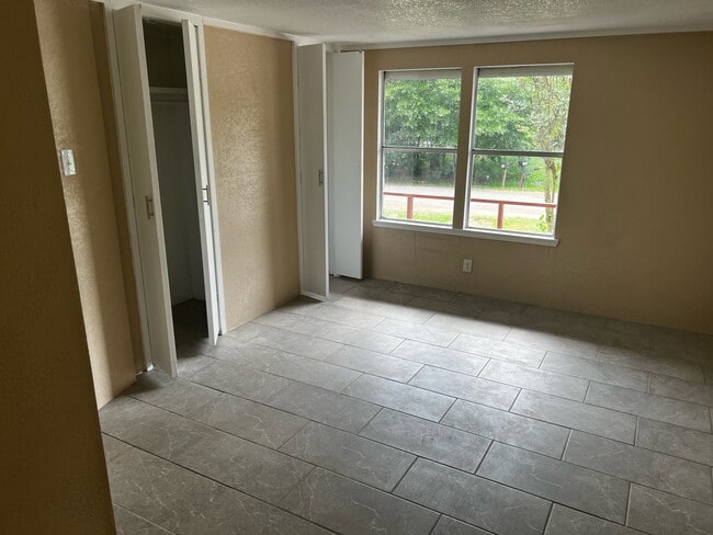 129 Osage St in Mabank, TX - Foto de edificio - Building Photo