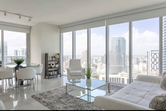 501 Brickell Ave in Miami, FL - Building Photo - Building Photo