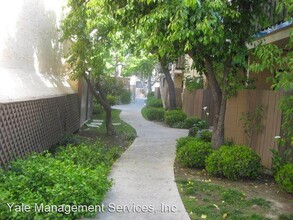 17900 Sherman Way in Los Angeles, CA - Building Photo - Building Photo