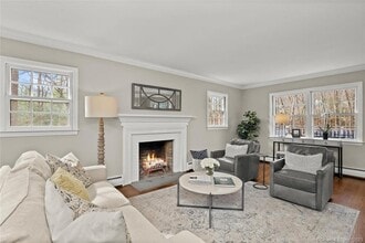 183 Frogtown Rd in New Canaan, CT - Building Photo - Building Photo