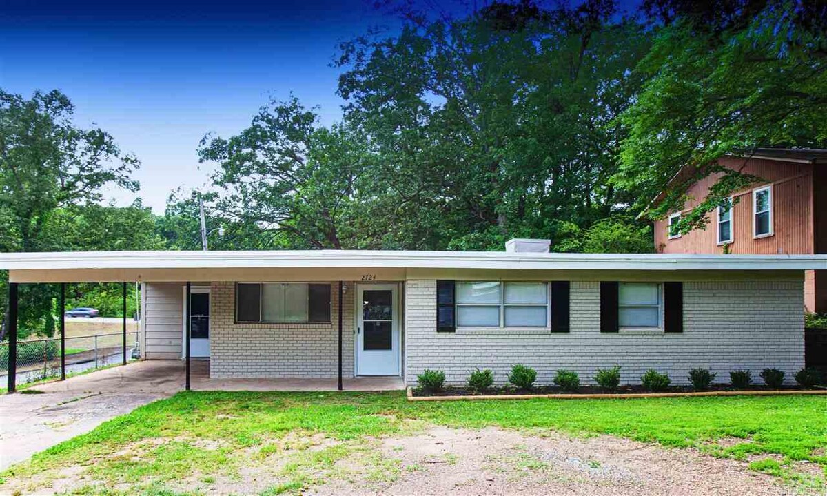 2724 Longcoy St in Little Rock, AR - Building Photo