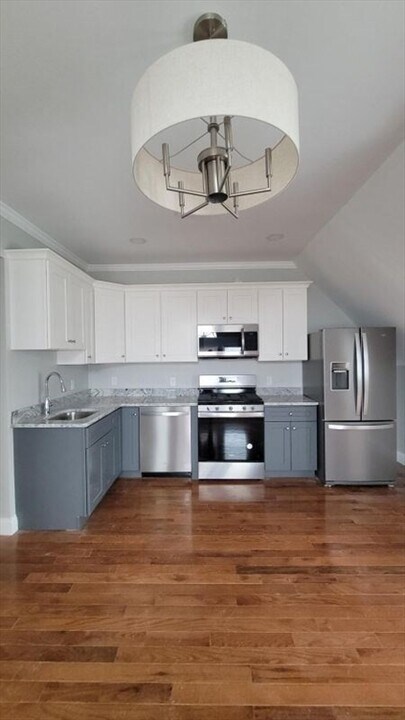 761 Highland Ave in Fall River, MA - Building Photo