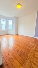 1112 W 18th St, Unit 4F in Chicago, IL - Building Photo - Building Photo
