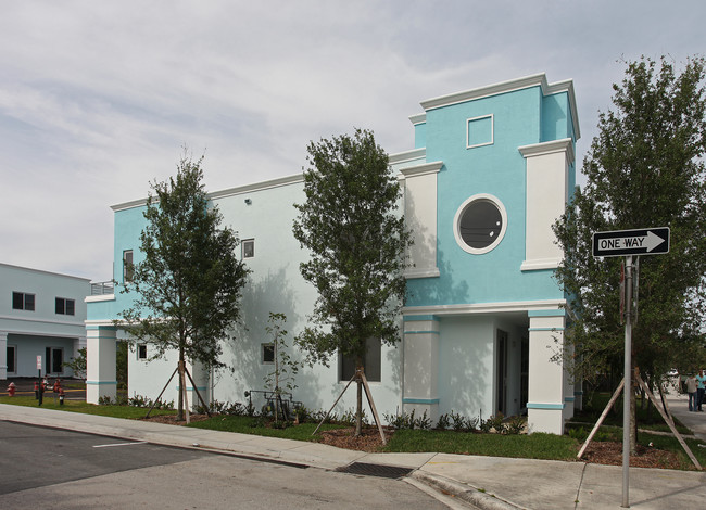 Artist Lofts in Lake Worth, FL - Building Photo - Building Photo