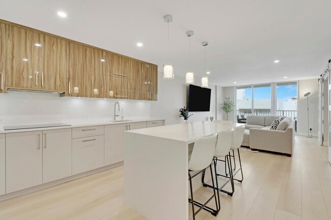 3540 S Ocean Blvd in South Palm Beach, FL - Foto de edificio - Building Photo