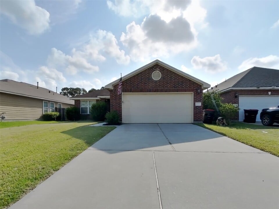 12030 Green Bluff Ct in Houston, TX - Foto de edificio