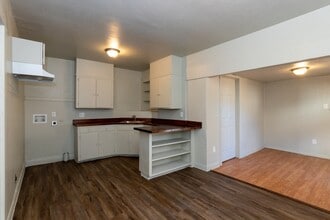 1435 Magnolia St in Beaumont, TX - Building Photo - Building Photo