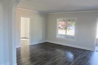 249 SE Academy St in Dallas, OR - Building Photo - Building Photo