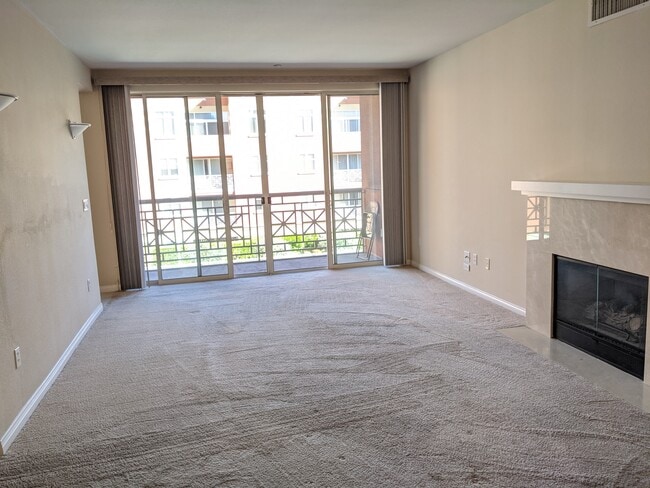 130 E San Fernando St, Unit 507 in San Jose, CA - Building Photo - Building Photo