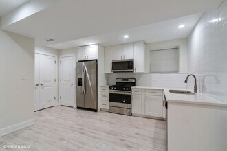 1914 W Crystal St in Chicago, IL - Building Photo - Building Photo