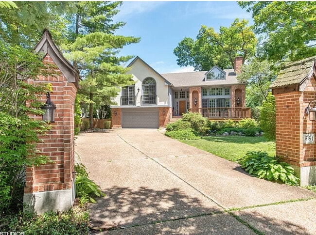 1551 Edgewood Rd in Lake Forest, IL - Building Photo - Building Photo