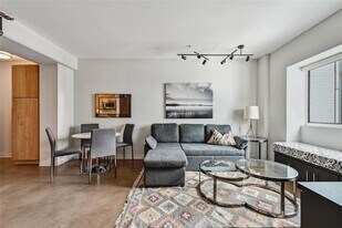 800 Brazos St in Austin, TX - Building Photo