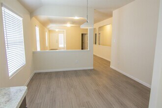 909 Ember Wood Ct in La Marque, TX - Building Photo - Building Photo