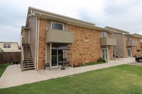 1311 Glen Oaks Dr in Norman, OK - Foto de edificio - Building Photo