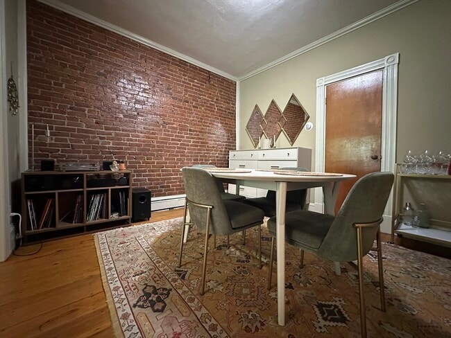 279 Chestnut Ave, Unit 2 in Jamaica Plain, MA - Foto de edificio - Building Photo