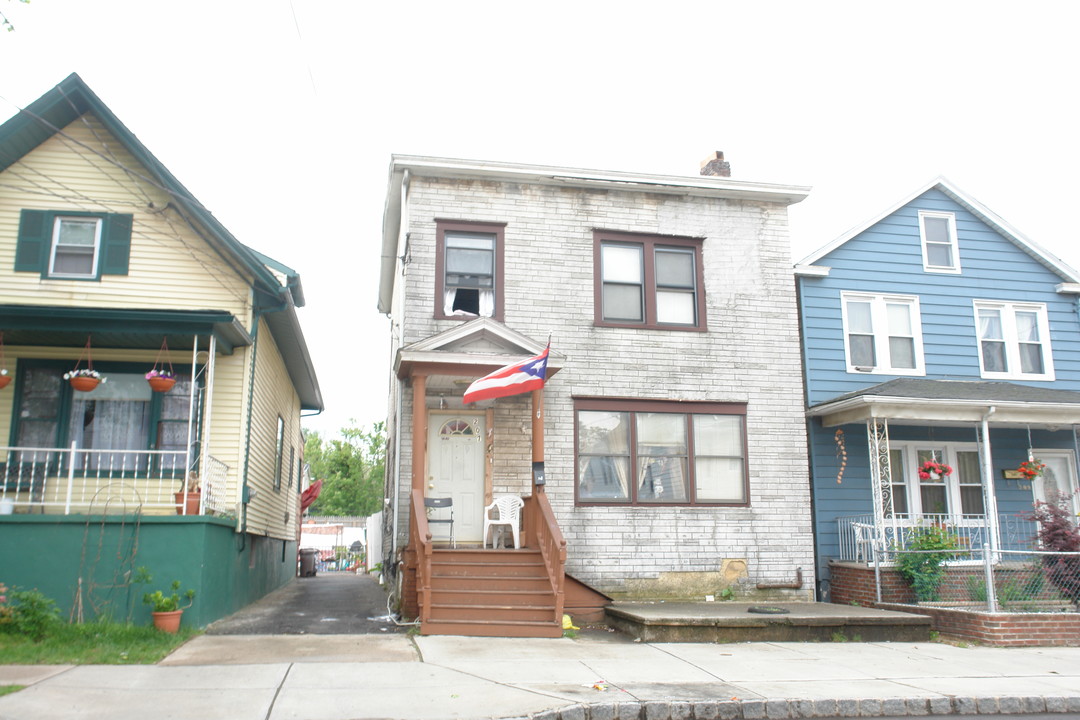 207 Patterson St in Perth Amboy, NJ - Foto de edificio