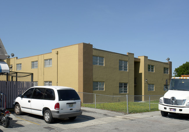 Honeysuckle Apartments in Miami, FL - Building Photo - Building Photo