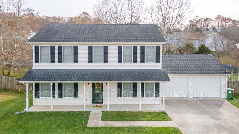 208 Nicely Trail in Powell, TN - Building Photo