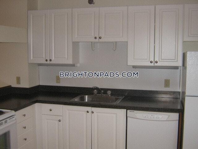 144 N Beacon St-Unit -B4 in Boston, MA - Foto de edificio - Building Photo
