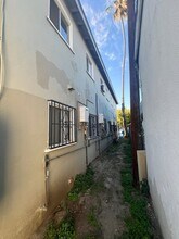 810 W 62nd St in Los Angeles, CA - Building Photo - Building Photo