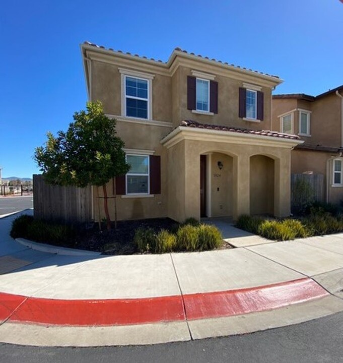 1824 Blue Sage Ln in Santa Maria, CA - Building Photo