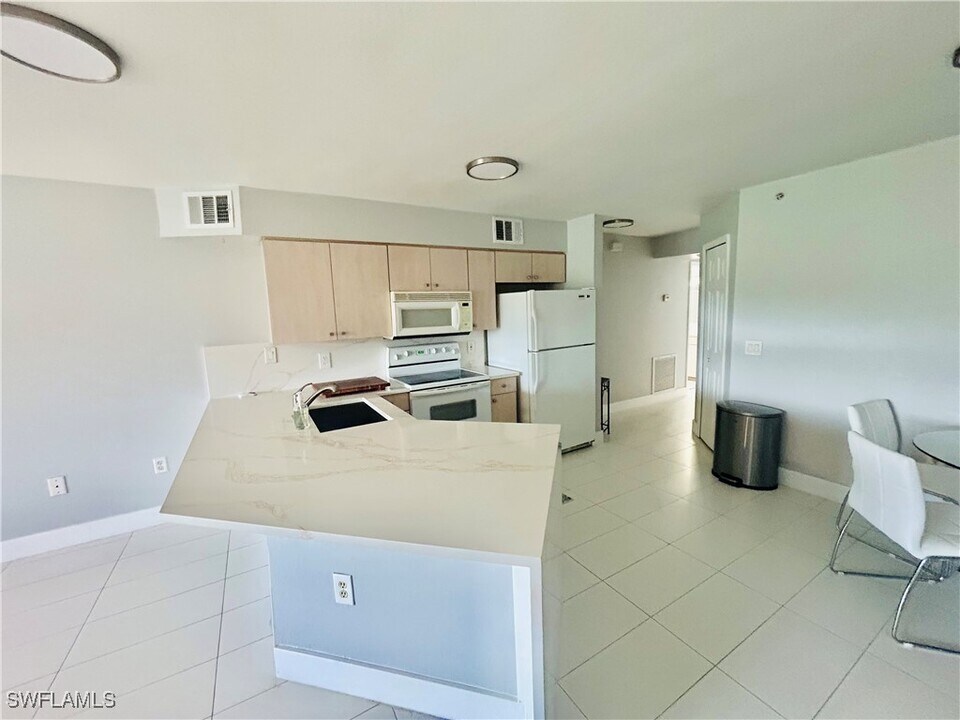 909 SW 47th Terrace in Cape Coral, FL - Building Photo