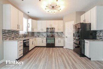 10498 Wintergreen Way in Indianapolis, IN - Foto de edificio - Building Photo