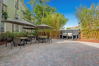 1900 Van Buren St, Unit 206B in Hollywood, FL - Building Photo - Building Photo