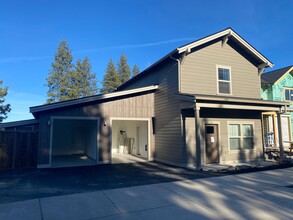 20104 Reed Ln in Bend, OR - Building Photo - Building Photo