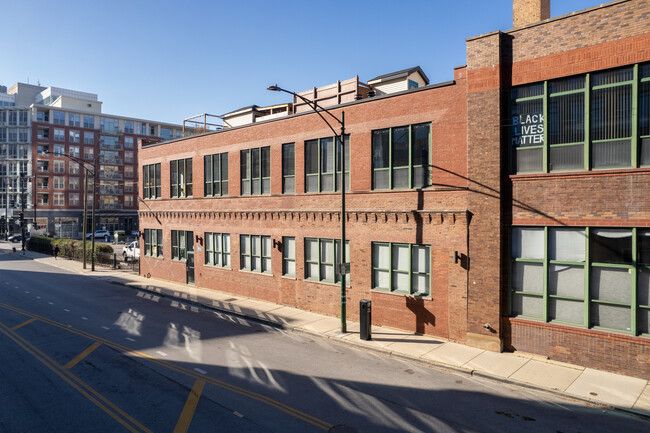 Acorn Lofts in Chicago, IL - Building Photo - Building Photo