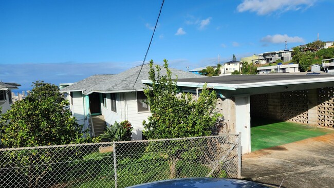 2049 St Louis Dr in Honolulu, HI - Building Photo - Building Photo