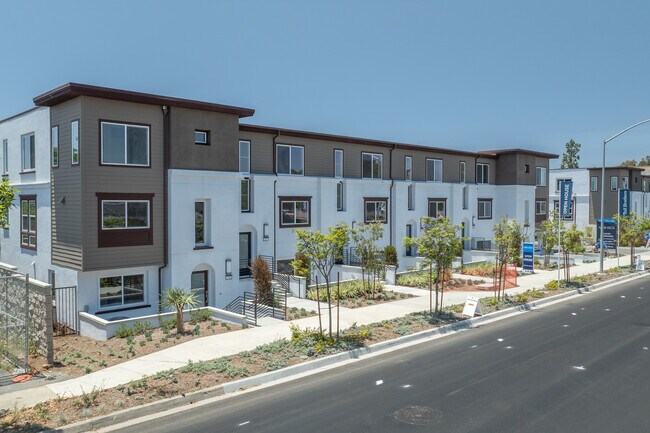 Mira Vista in San Diego, CA - Building Photo - Building Photo