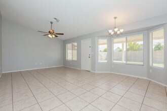 16215 S Beth Ln in Chandler, AZ - Foto de edificio - Building Photo