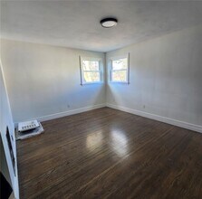 240 Maywood Dr in Rochester, NY - Building Photo - Building Photo