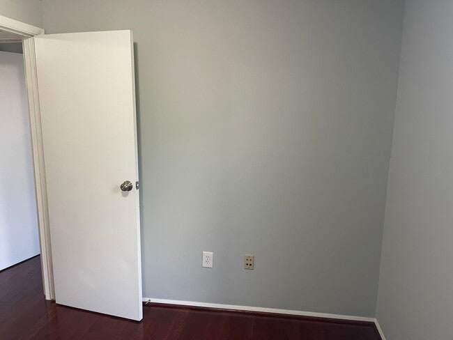 15101 Interlachen Dr in Silver Spring, MD - Building Photo - Building Photo
