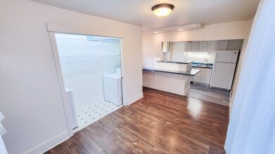 2351 Ashland St in Oshkosh, WI - Building Photo - Building Photo