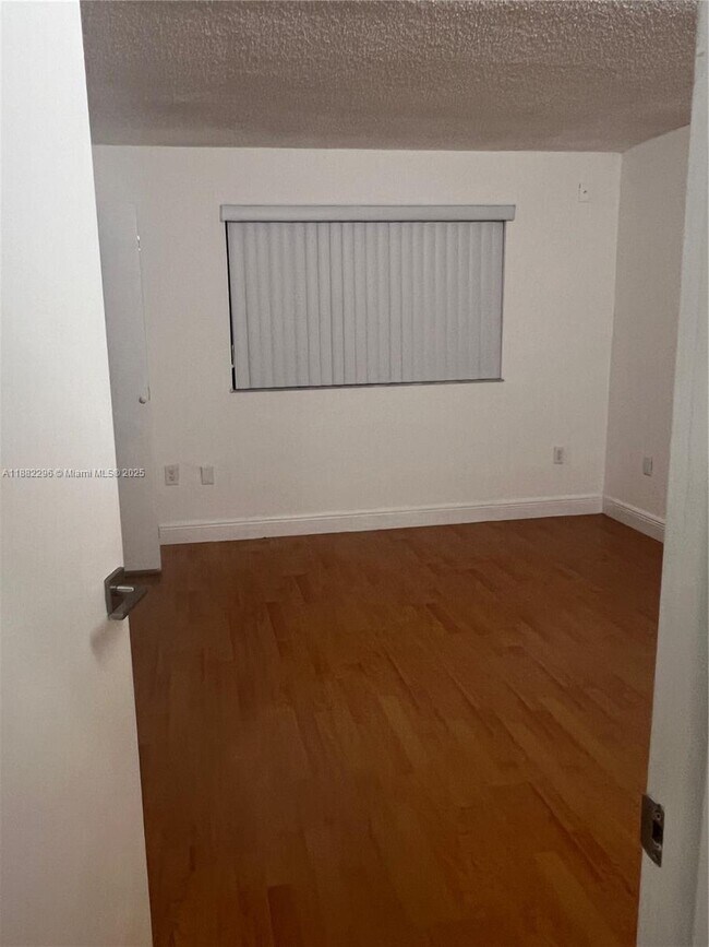 7110 NW 179th St in Hialeah, FL - Building Photo - Building Photo