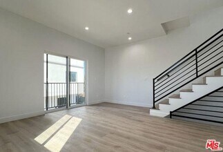 5616.5 Fulcher Ave in Los Angeles, CA - Building Photo - Building Photo