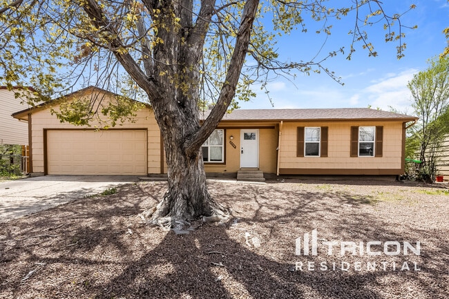 property at 2725 Clarendon Dr