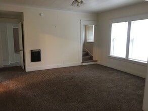 2209 Roosevelt Blvd in Eugene, OR - Building Photo - Building Photo